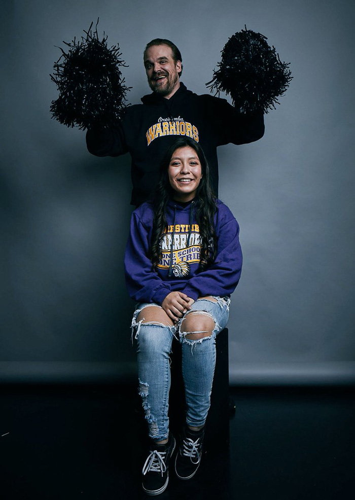 david harbour takes senior pictures with student twitter