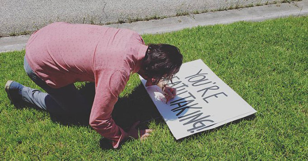 keanu reeves stops at family house after seeing breathtaking sign