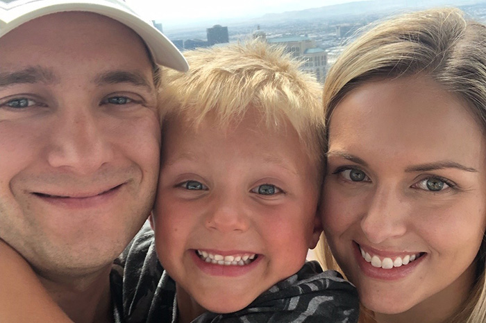 kid lemonade stand to take mom on date