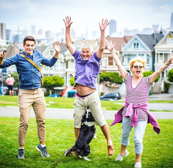 hilarious family photo dog biting crotch