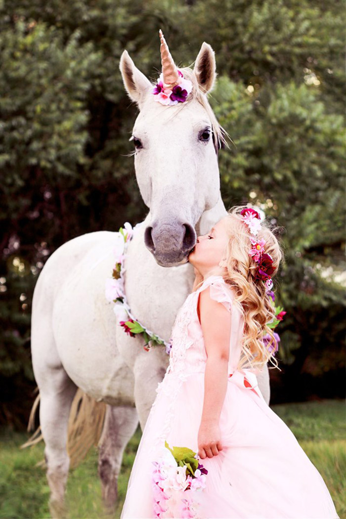 mom creates unicorn photoshoot for kid