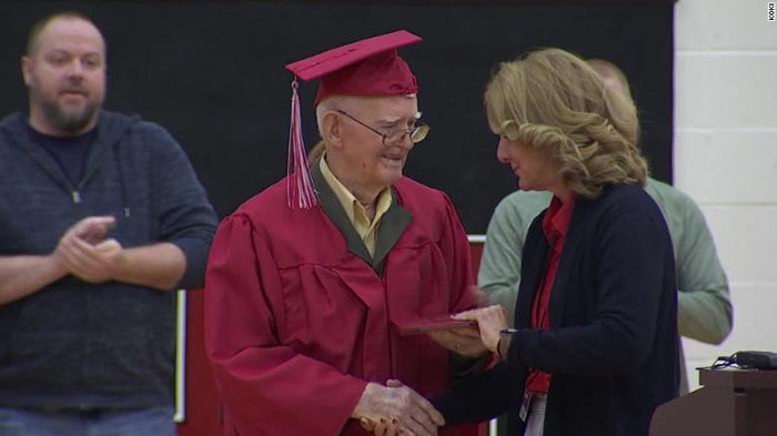 veteran gets high school diploma at 95