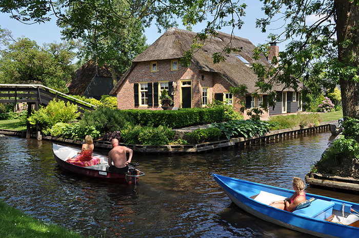 dutch venice village no roads only water