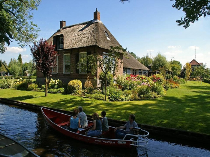 dutch venice village no roads only water