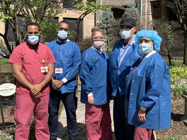 5 volunteers clean hospital rooms