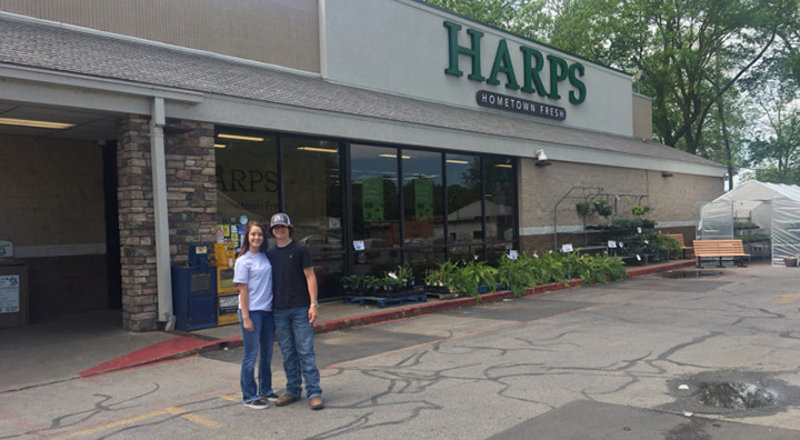 teens return cash found on floor Harps