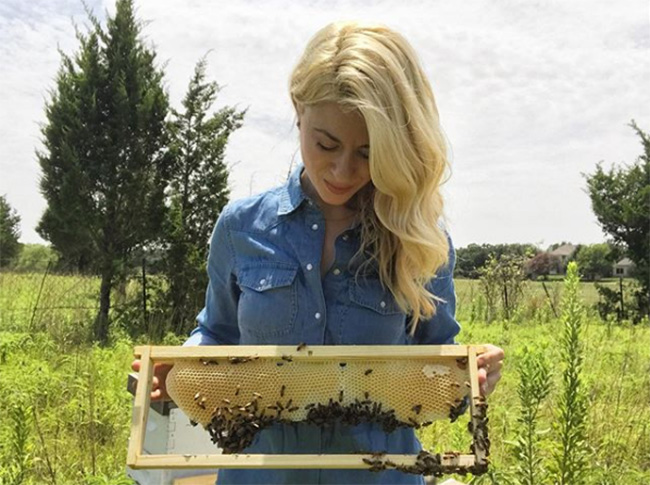 Erika Thompson beekeeper