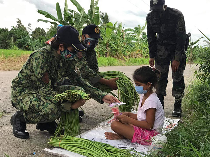 police buy all vegetables from little girl