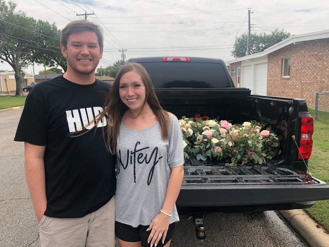 couple delivers wedding flowers to lift spirits