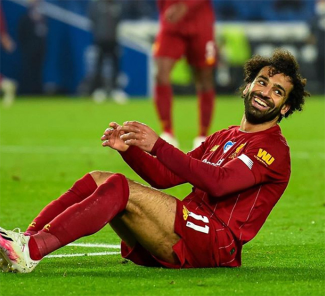 Mo Salah helps homeless man