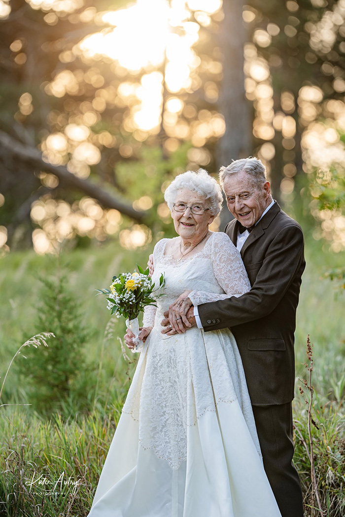 couple celebrates 60th anniversary wedding outfits