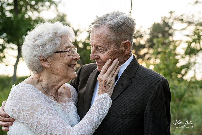 couple celebrates 60th anniversary wedding outfits