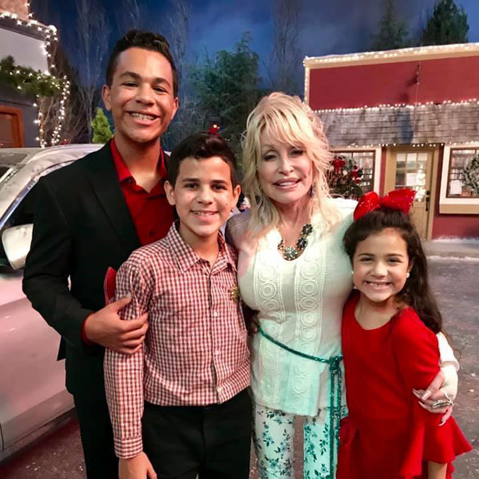 dolly parton saves childs life on set