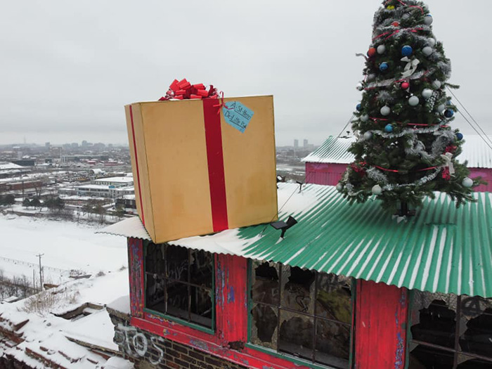 pink house Montreal Christmas