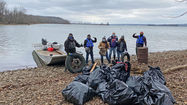 volunteers remove trash from Tennessee river