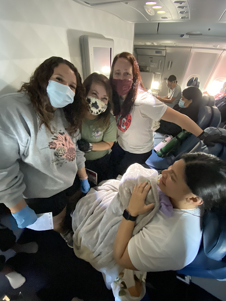 woman has baby on flight to hawaii