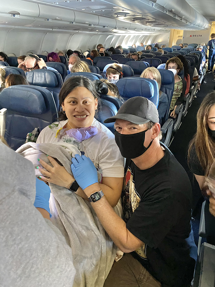 woman has baby on flight to hawaii