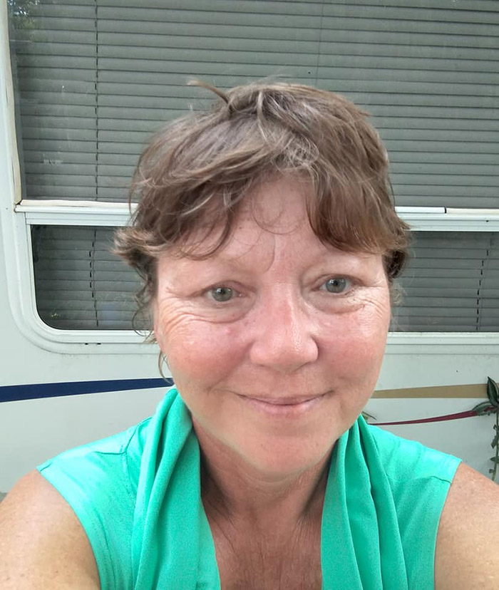 woman starts revolution outside convenience store