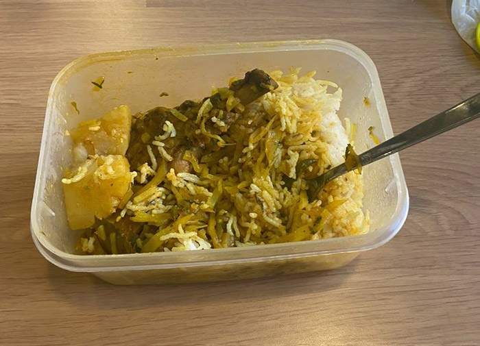 Uber driver makes curry for passenger