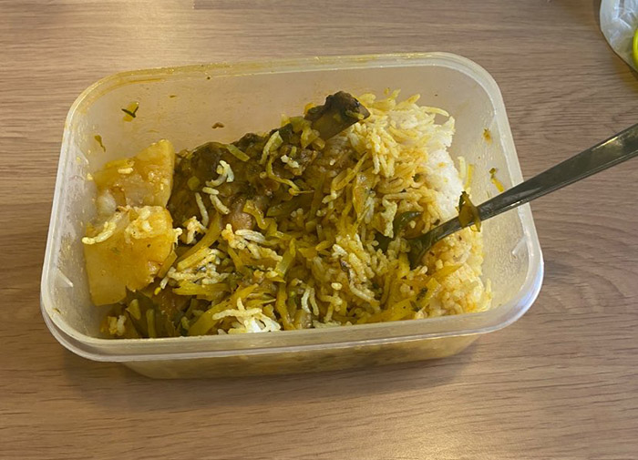 Uber driver makes curry for passenger