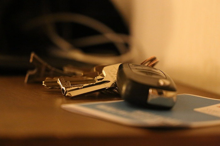 car keys on bedside table tip
