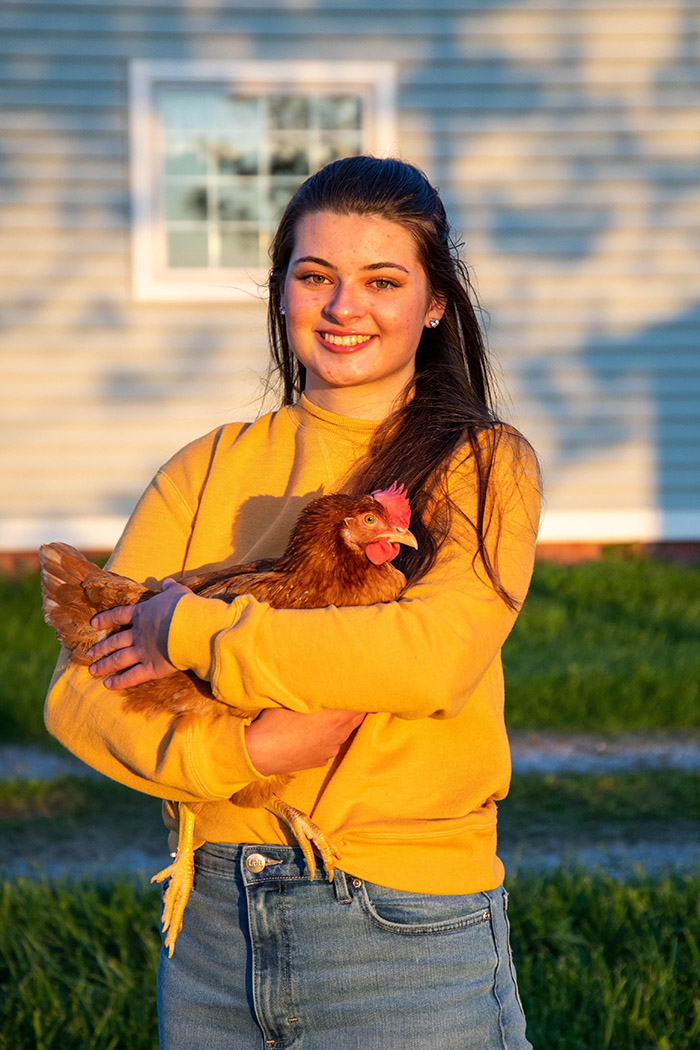 senior pictures with chicken