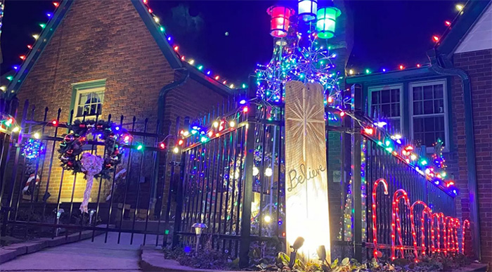 stranger puts up christmas lights for home