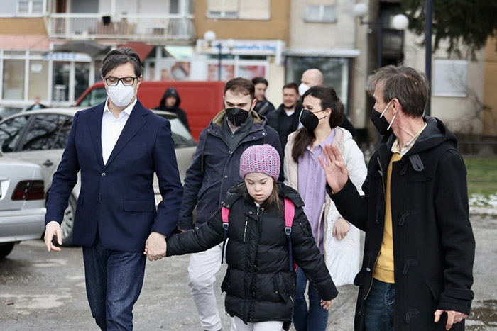 President walks with girl down syndrome