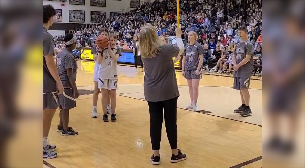 Crowd Goes Silent So Blind Basketball Player Can Hear The Hoop