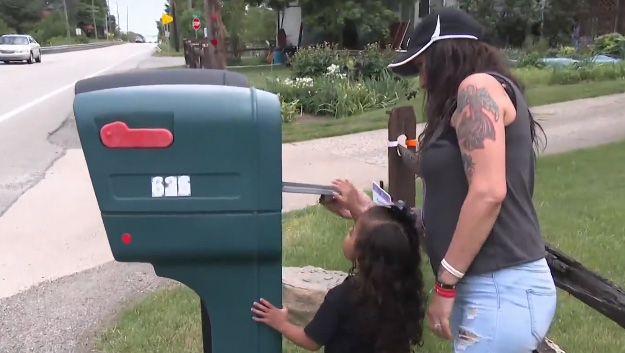 stranger sends little girl package from dad in heaven