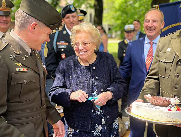 US army birthday cake Italian woman