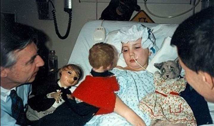 Fred Rogers flies to see girl in hospital