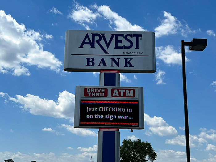 sign war Mcdonalds DQ Missouri