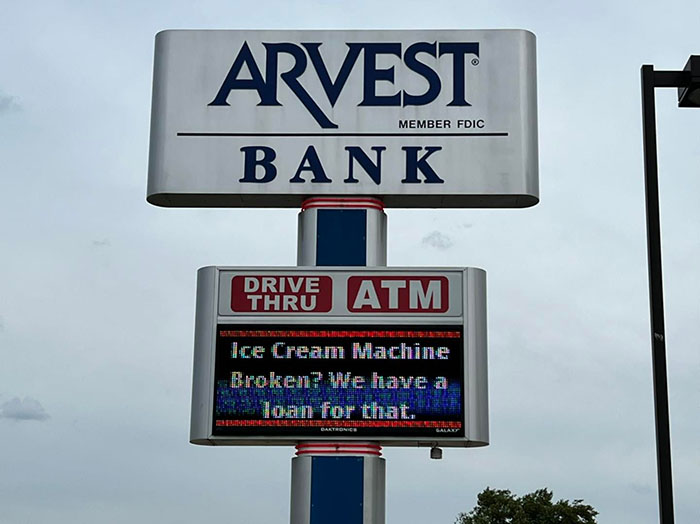 sign war Mcdonalds DQ Missouri