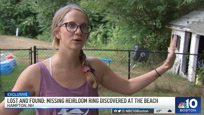 strangers help woman find missing ring on beach