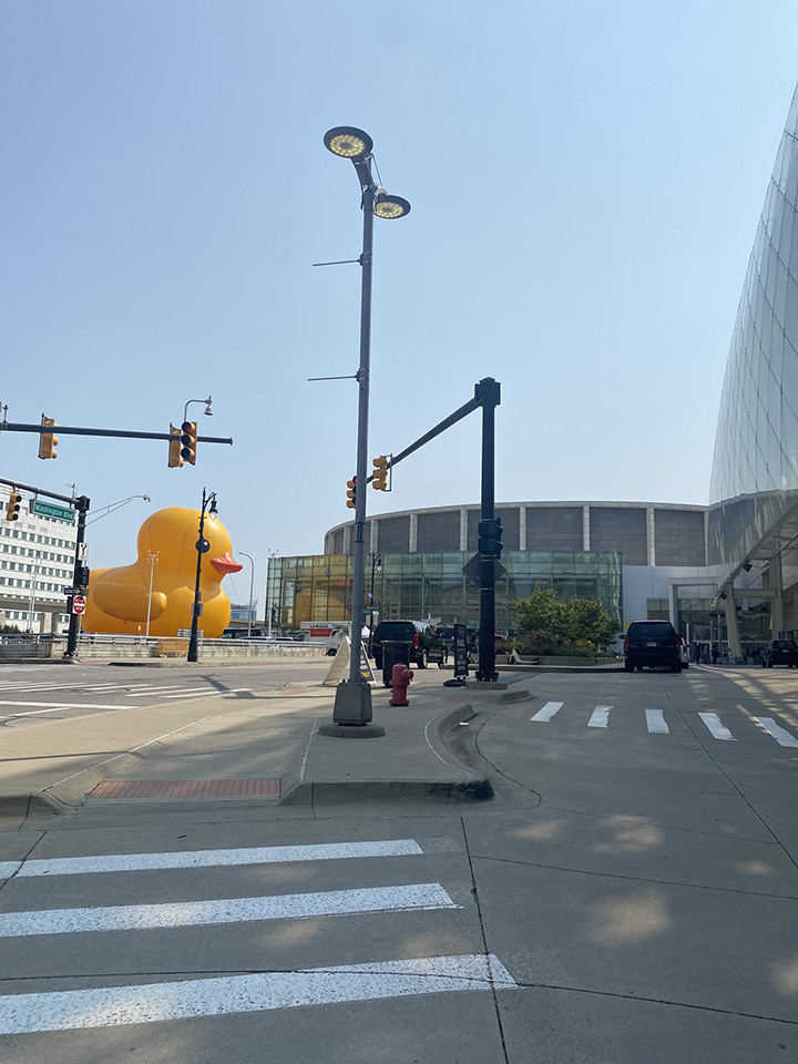 Jeep Brings World's Largest Rubber Duck To Detroit Auto Show To Celebrate  'Ducking' Movement