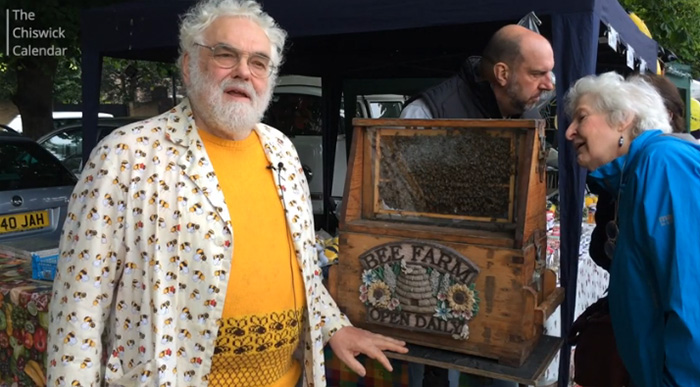 beekeeper tells Queen has died