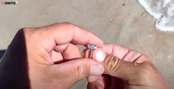 man finds diamond ring on beach returns it