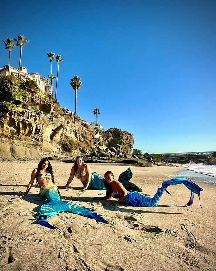  mermaids save diver