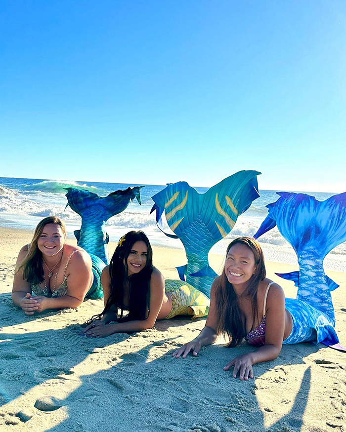  mermaids save diver