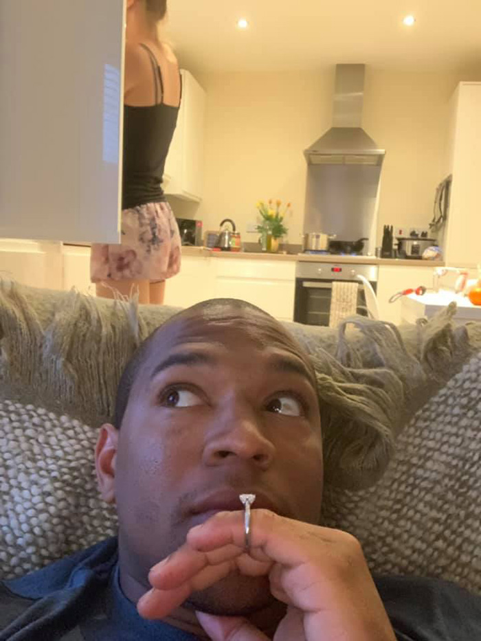 He Photobombed His Girlfriend For A Month, Taking Engagement Ring Pictures Without Her Noticing It He Photobombed His Girlfriend For A Month, Taking Engagement Ring Pictures Without Her Noticing It