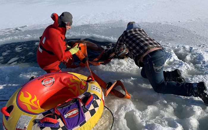 horse rescue icy water