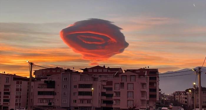 bizarre cloud