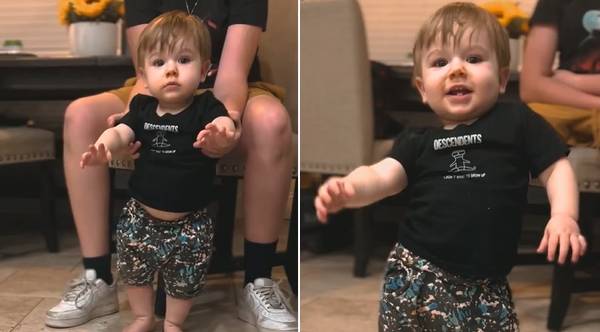 Toddler shocks himself by taking 1st steps - ABC News