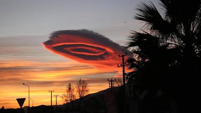 bizarre cloud