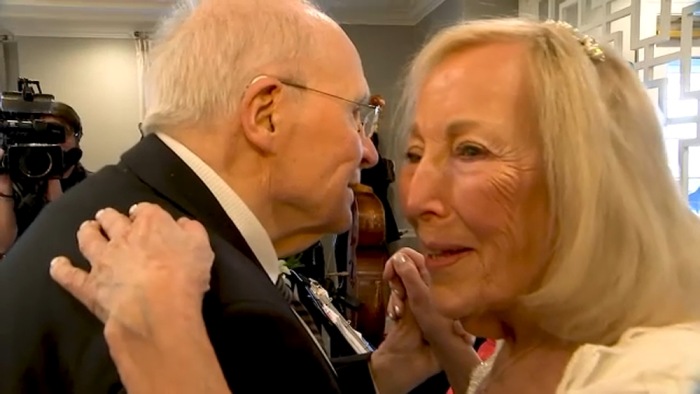 couple renews wedding vows 72 years