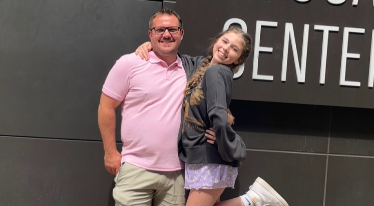 dad bonds with stepdaughter over taylor swift
