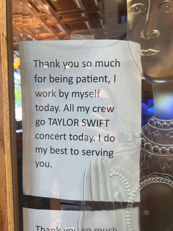 taylor swift concert no staff
