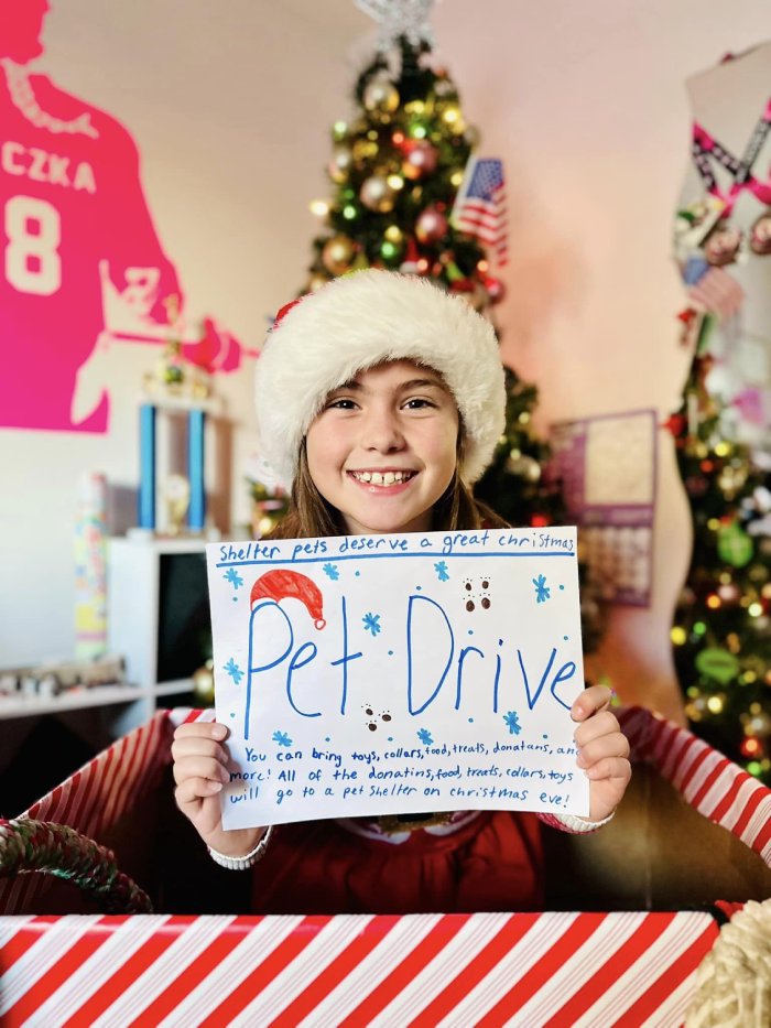 9 year old organizes pet drive for holidays
