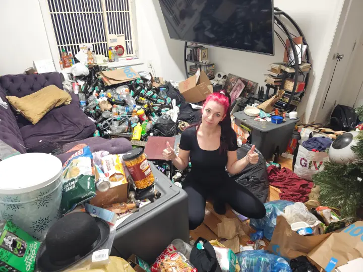 woman cleans house for free